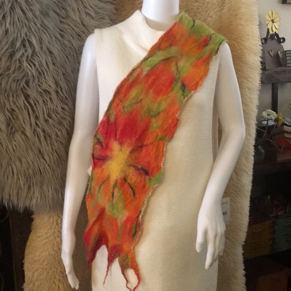 Felted silk scarf - Picture 4 of 4